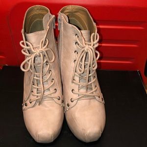 Lace up light pink booties